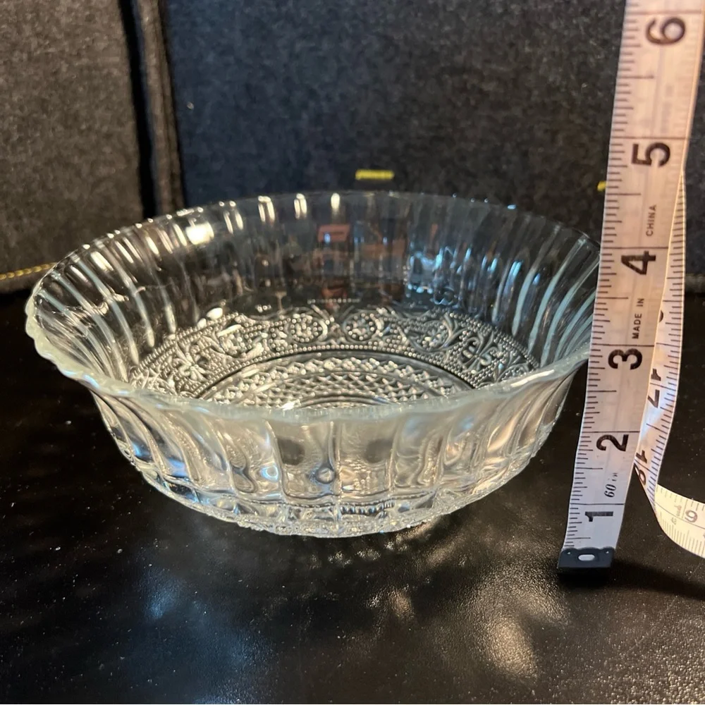 Beautiful Design Vintage Glass Serving Bowl with Scalloped Edge  7 3/4